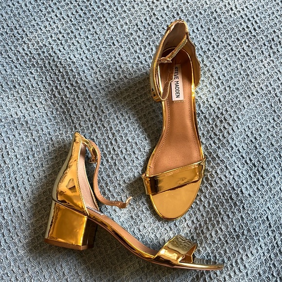 Steve Madden shiny gold irenee strappy heel - Picture 1 of 7